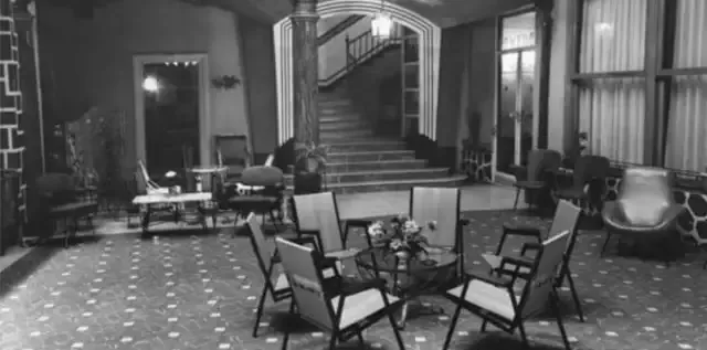 Patio y escalera – Hotel Madrid