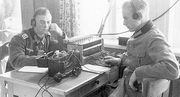 Soldados con radio – Nazis en Cartagena