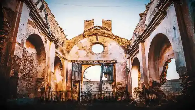 Interior ermita – Profanación panteón