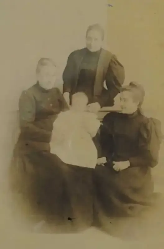 Retrato familiar – Torre Aledo – Casa Carolina Codorniú y Bosch