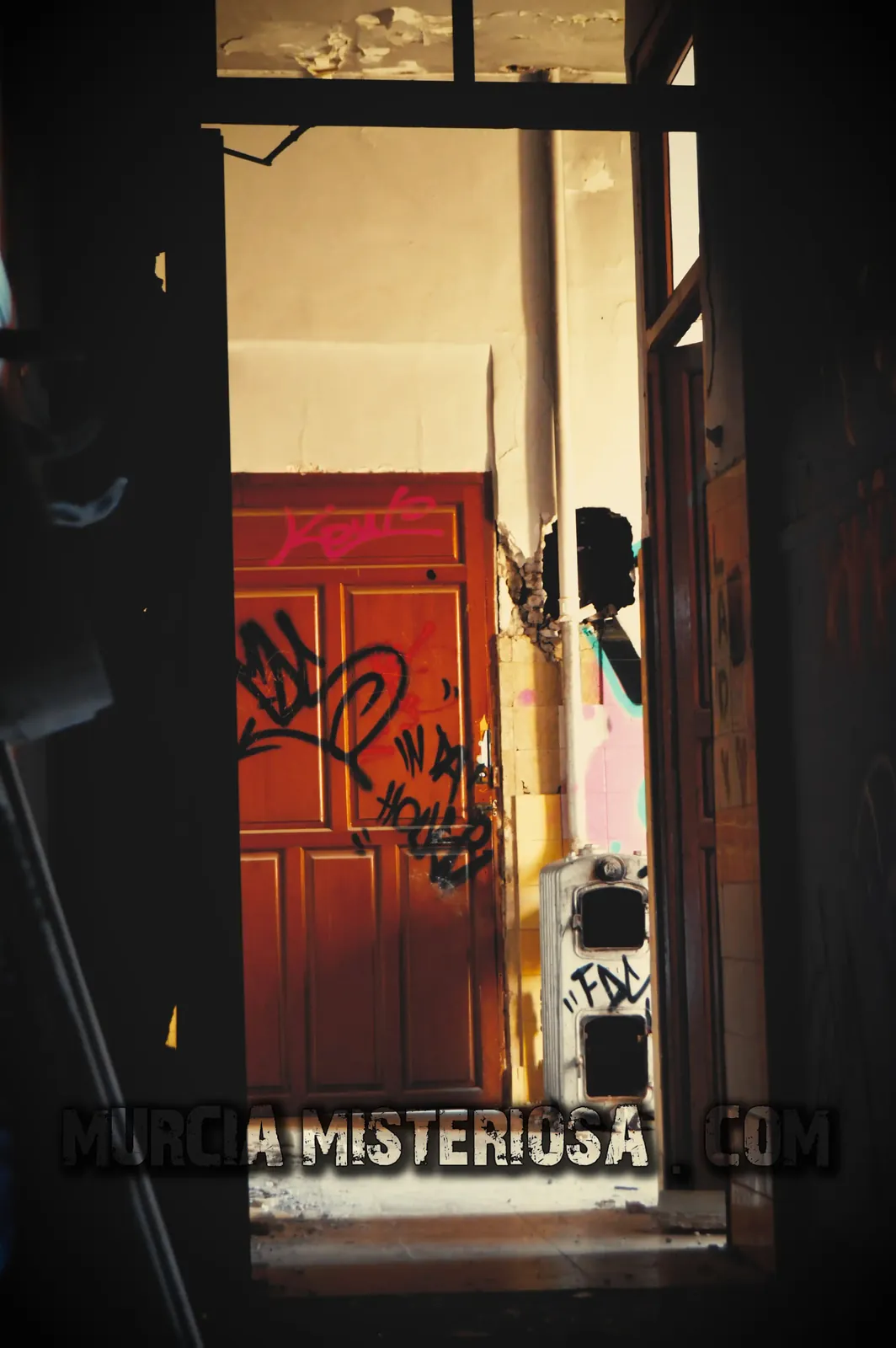 Puerta roja – Torre Aledo – Casa Carolina Codorniú y Bosch